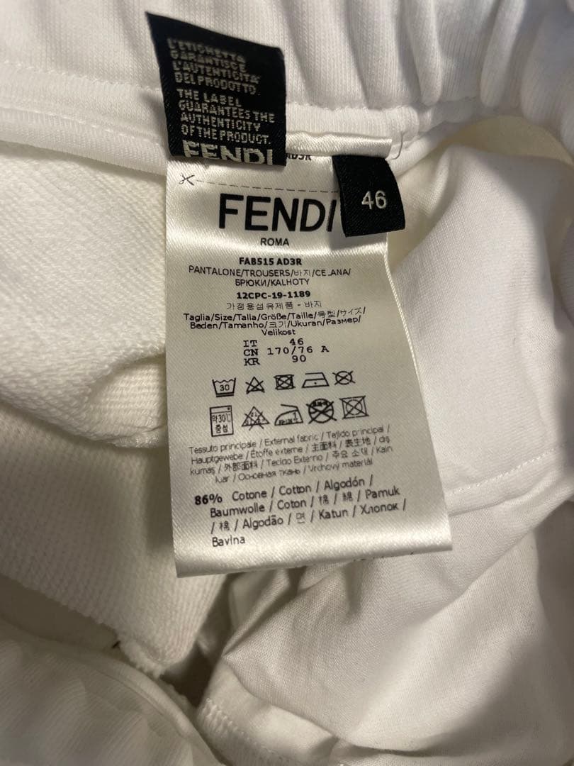 FENDI ロゴ　メンズ白パンツ