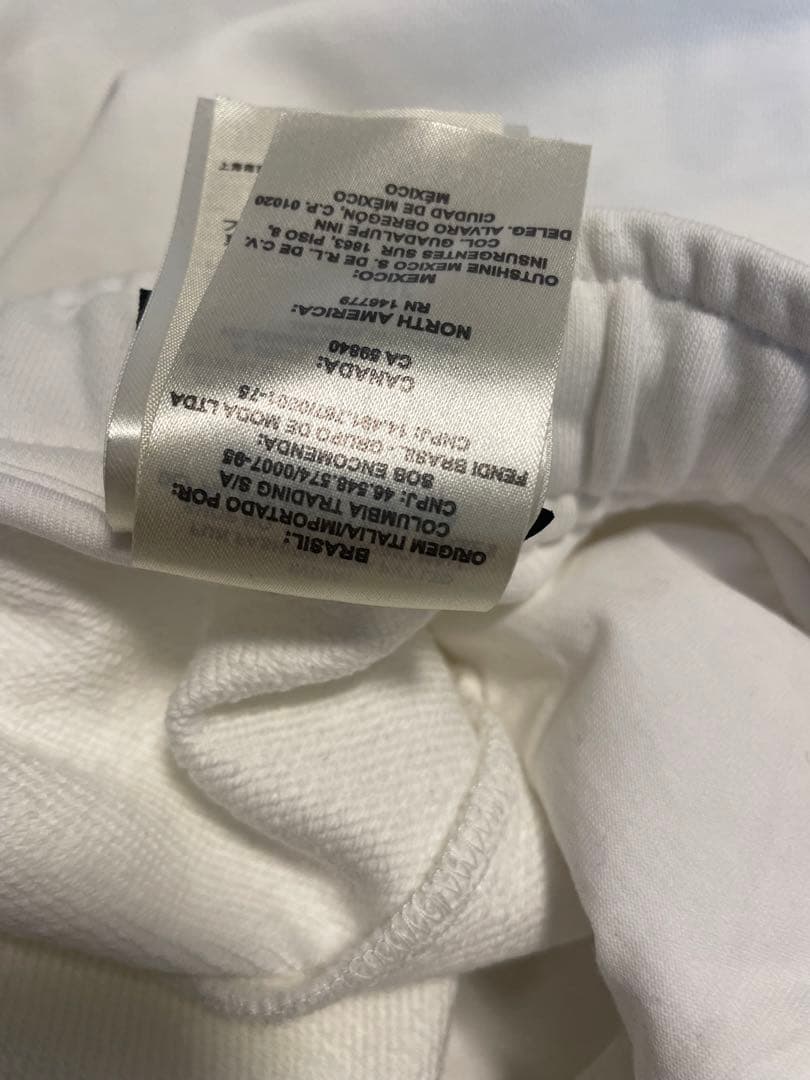 FENDI ロゴ　メンズ白パンツ