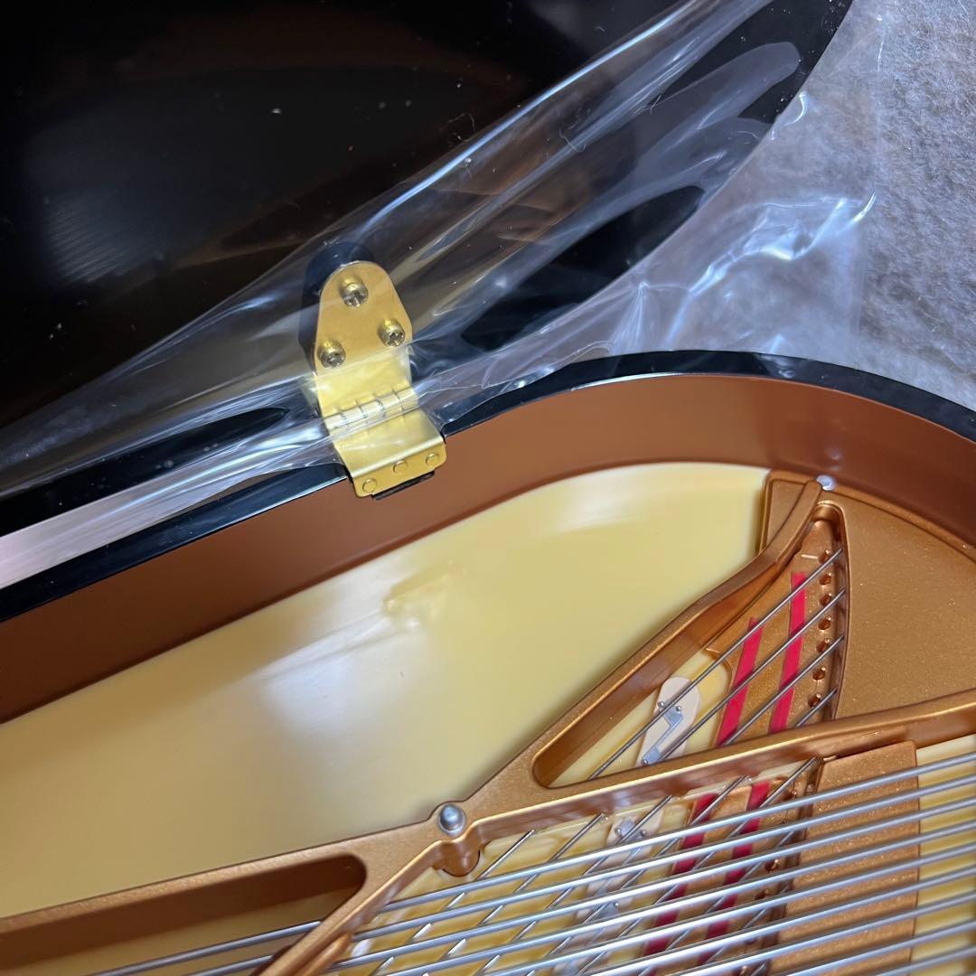 セガトイズグランドピアニスト　未使用箱無し屋根の片側蝶番が折れています。