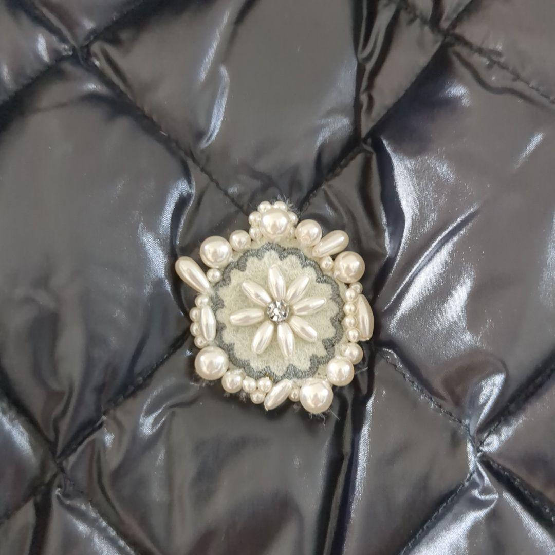 スーパービューティー ロングダウンベスト 切り替え ボア ビジュー 黒