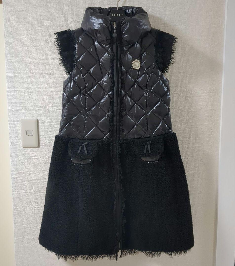 スーパービューティー ロングダウンベスト 切り替え ボア ビジュー 黒