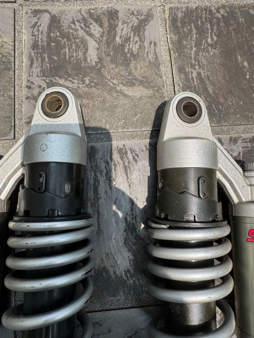 SHOWA リアサスペンション 【CB1300使用】