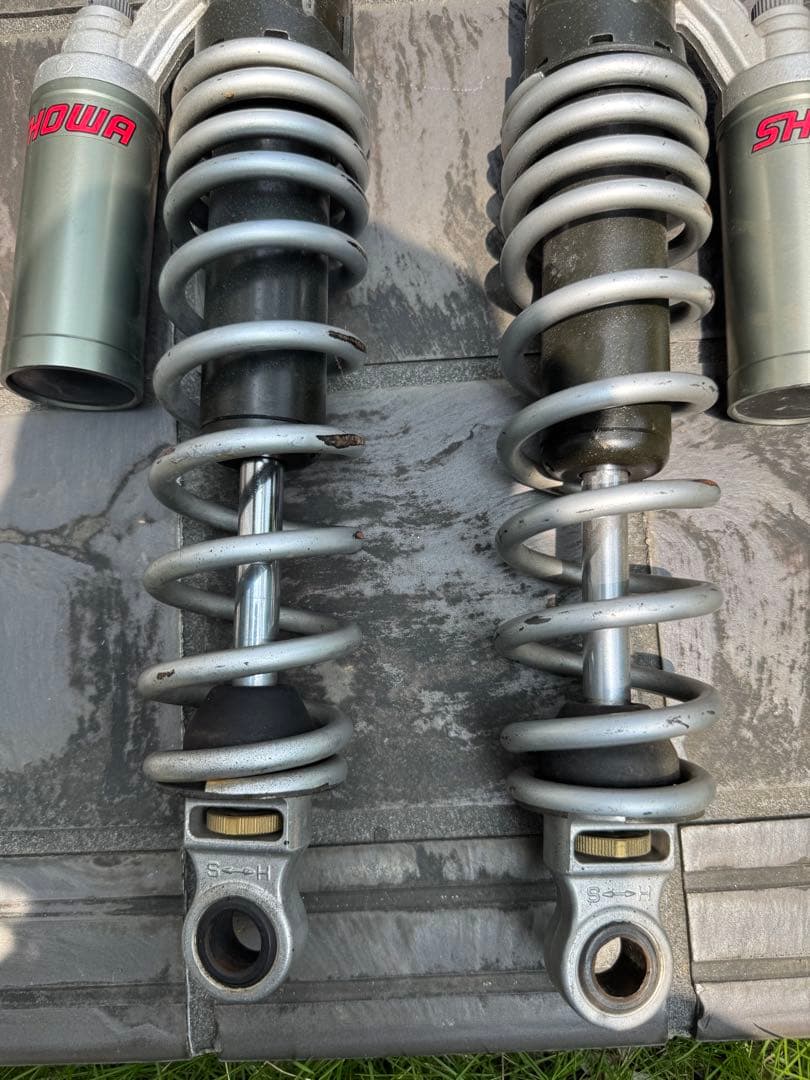 SHOWA リアサスペンション 【CB1300使用】