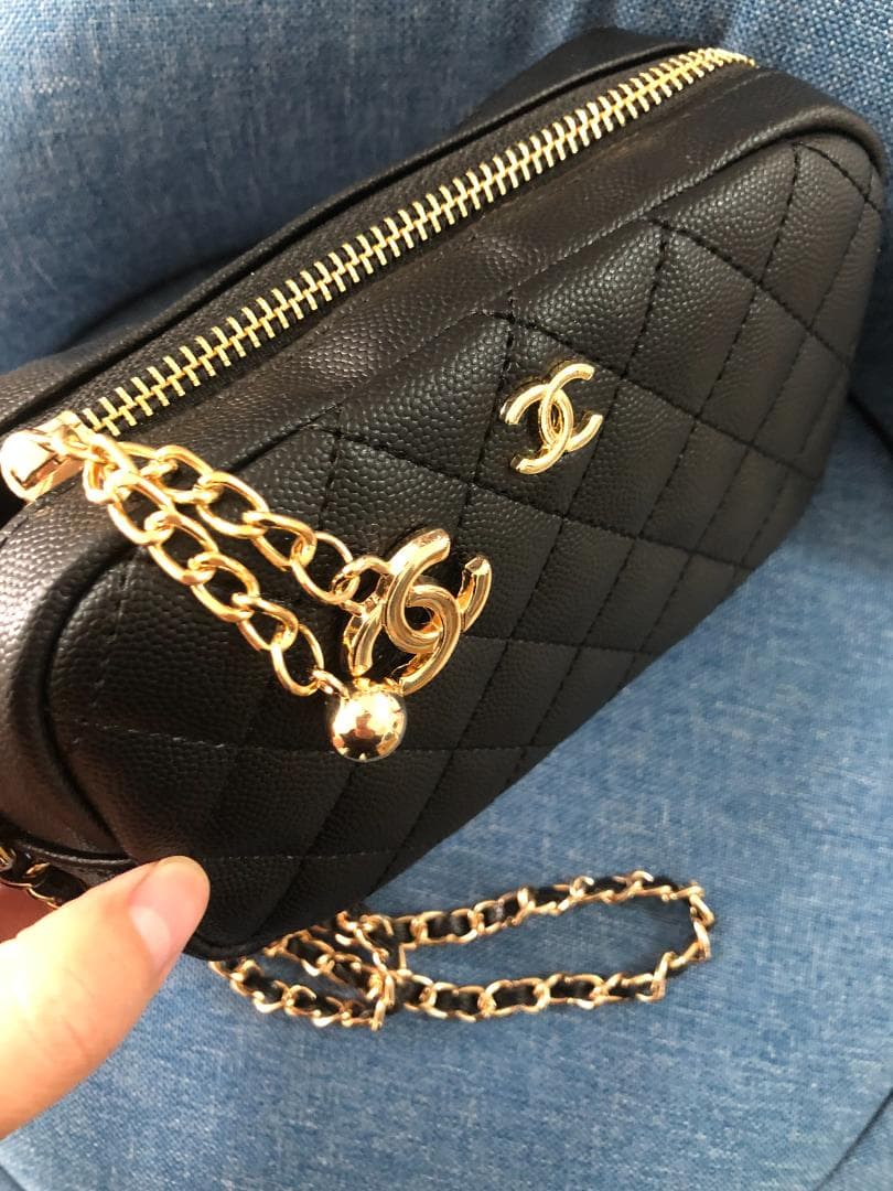 黒色 ショルダーバッグ チャーム