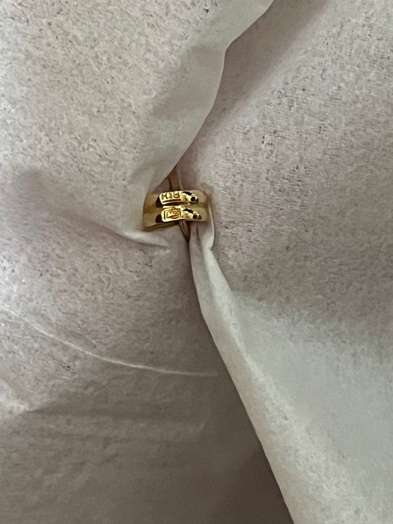 エリザベス女王とピーターラビットのネックレス