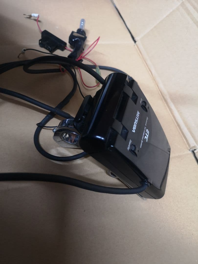 二輪車用ETC車載器 MSC-BE21\r
アンテナ一体型。