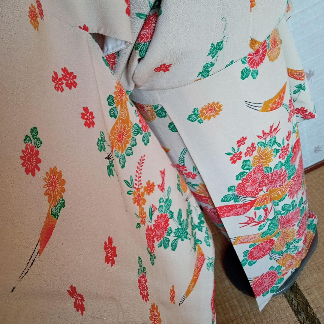 4055未使用美品　紅型　縮緬　中振袖　袷　ベージュで可愛い!
