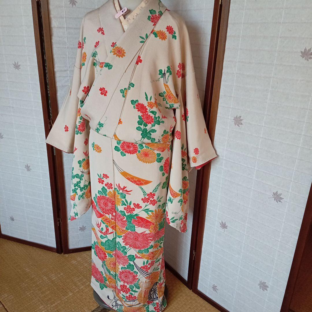 4055未使用美品　紅型　縮緬　中振袖　袷　ベージュで可愛い!