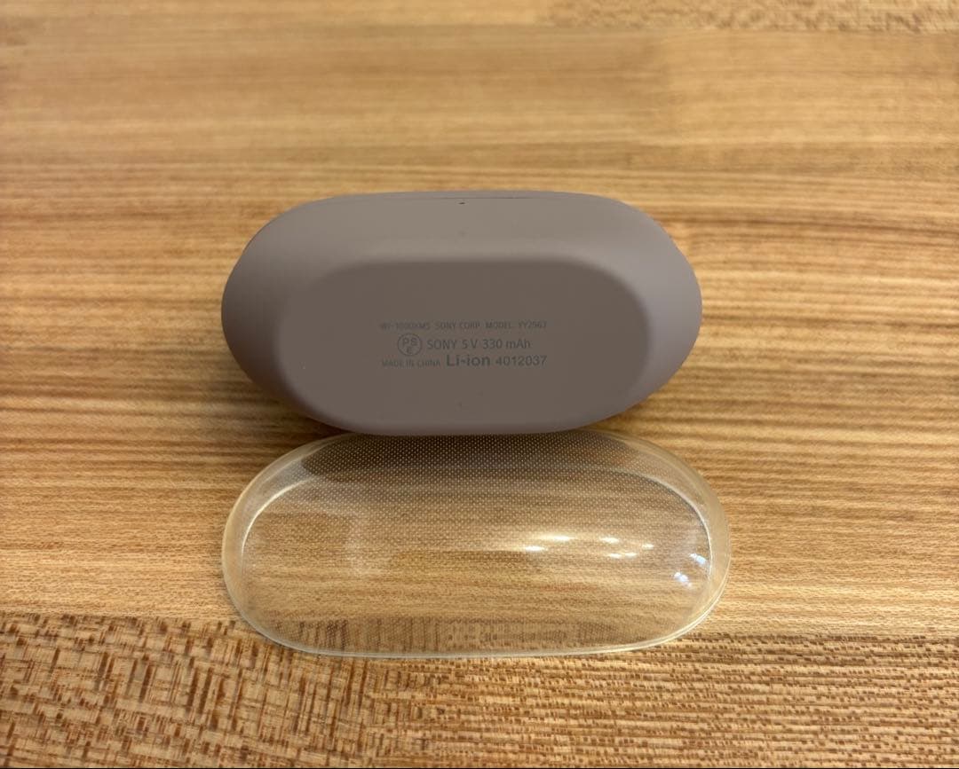 SONYＷＦ-1000XM5右耳と本体など（ケース、充電コード、イヤースポンジ）