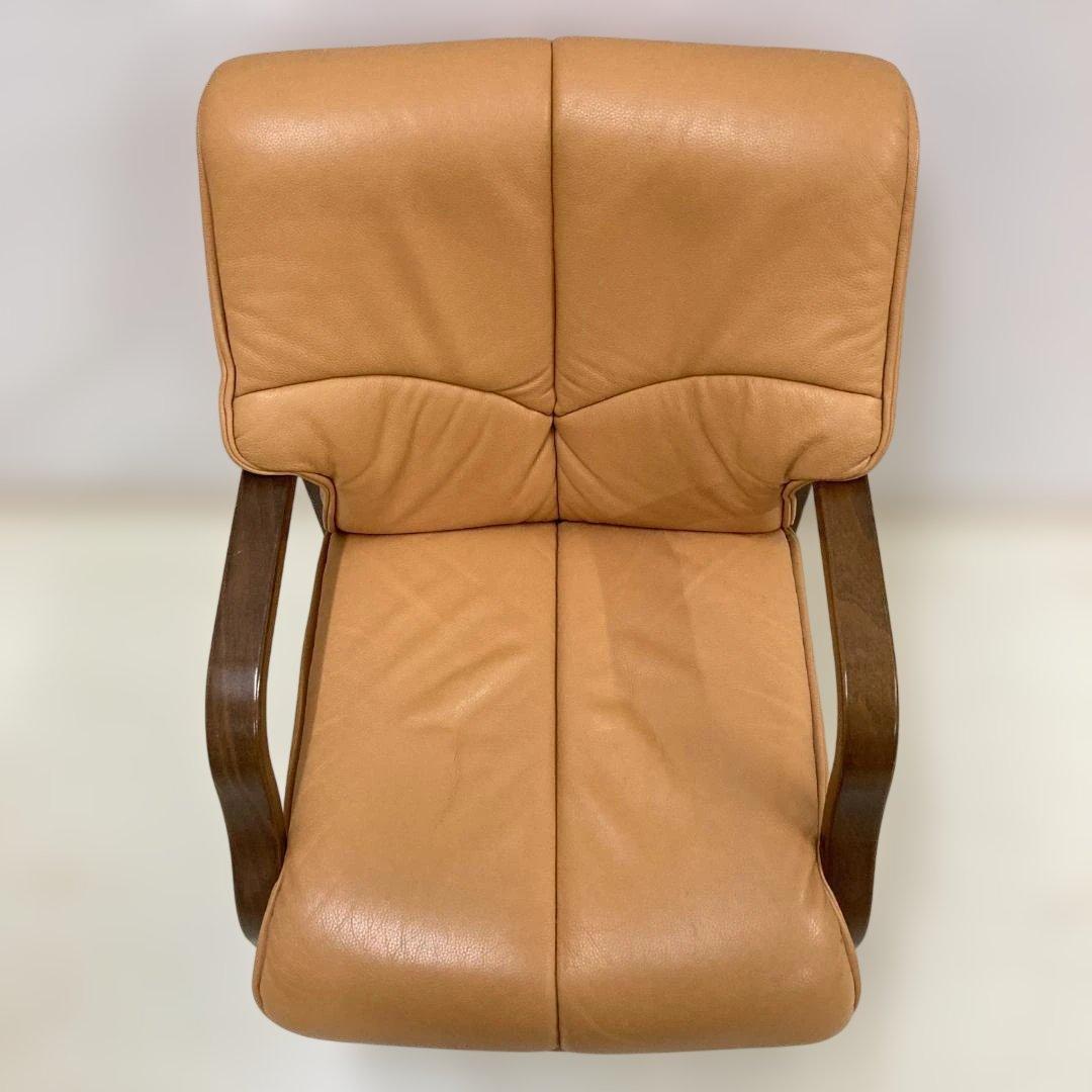 フジファニチャー　キャスター付　革製ダイニングチェア　アームチェア　椅子　チェア