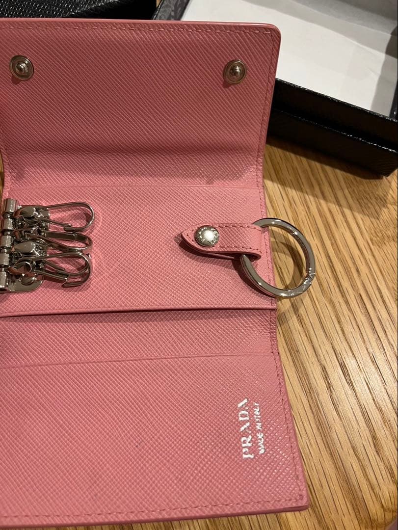 PRADA 3角ロゴキーケース