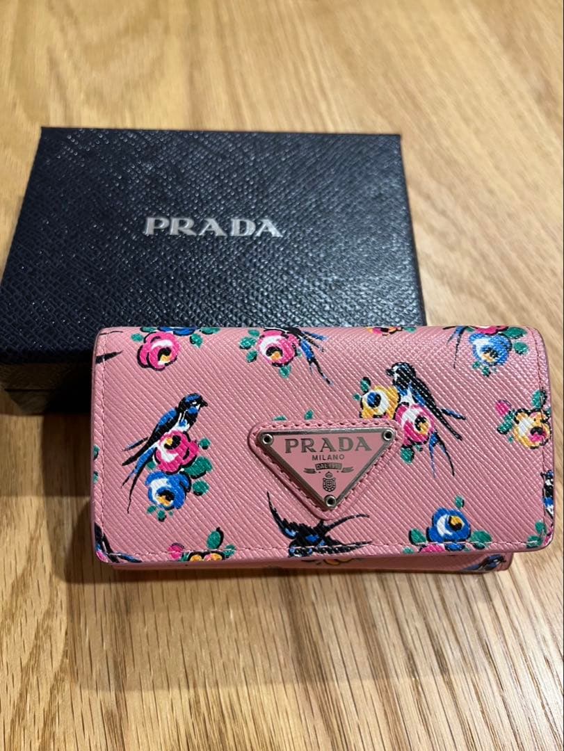 PRADA 3角ロゴキーケース