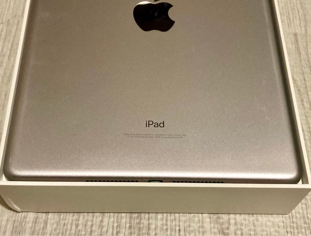 Apple iPad 第6世代 Wi-Fi モデル 128GB スペースグレー
