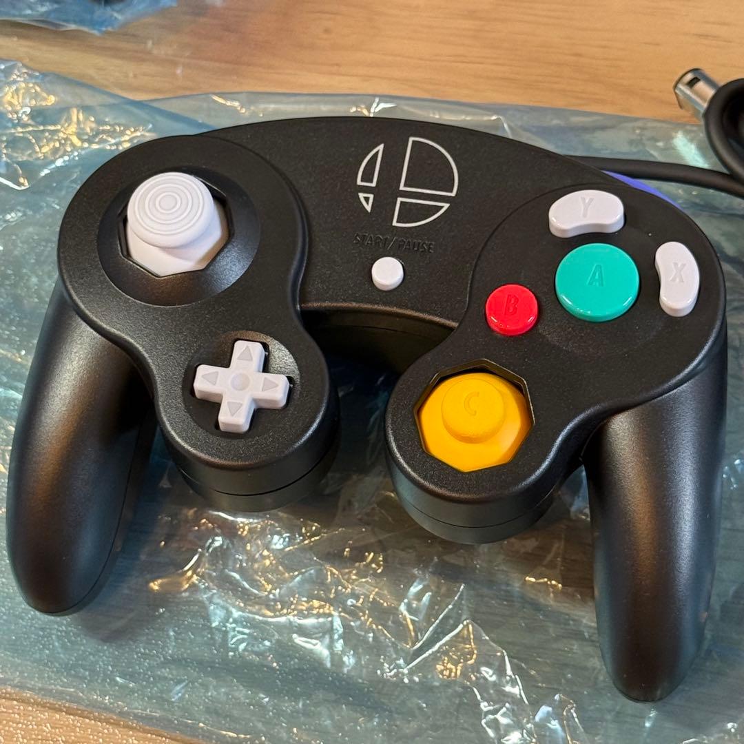 6-186【美品】ゲームキューブコントローラ スマブラブラック 4個 接続タップ
