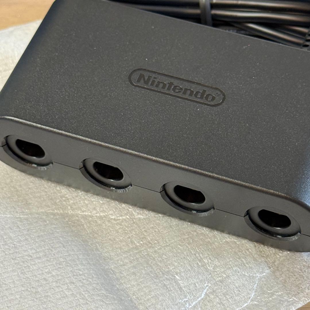 6-186【美品】ゲームキューブコントローラ スマブラブラック 4個 接続タップ