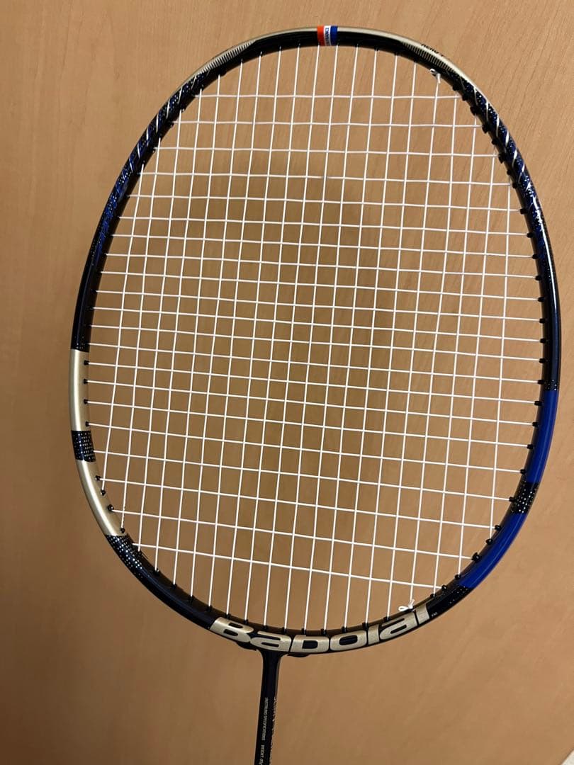 最新 ガット 張りたて！ バボラ バドミントン ラケット サテライト マスター