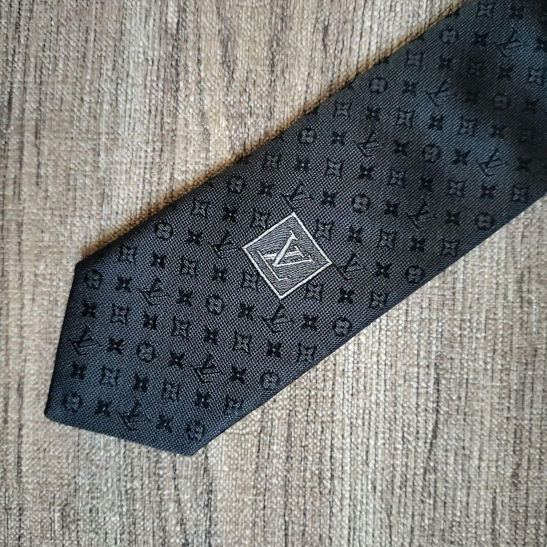 極美品✨Louis Vuitton 　ダークグレー モノグラム　ネクタイ