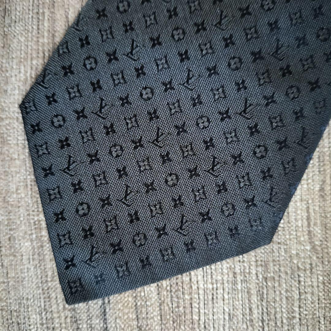 極美品✨Louis Vuitton 　ダークグレー モノグラム　ネクタイ