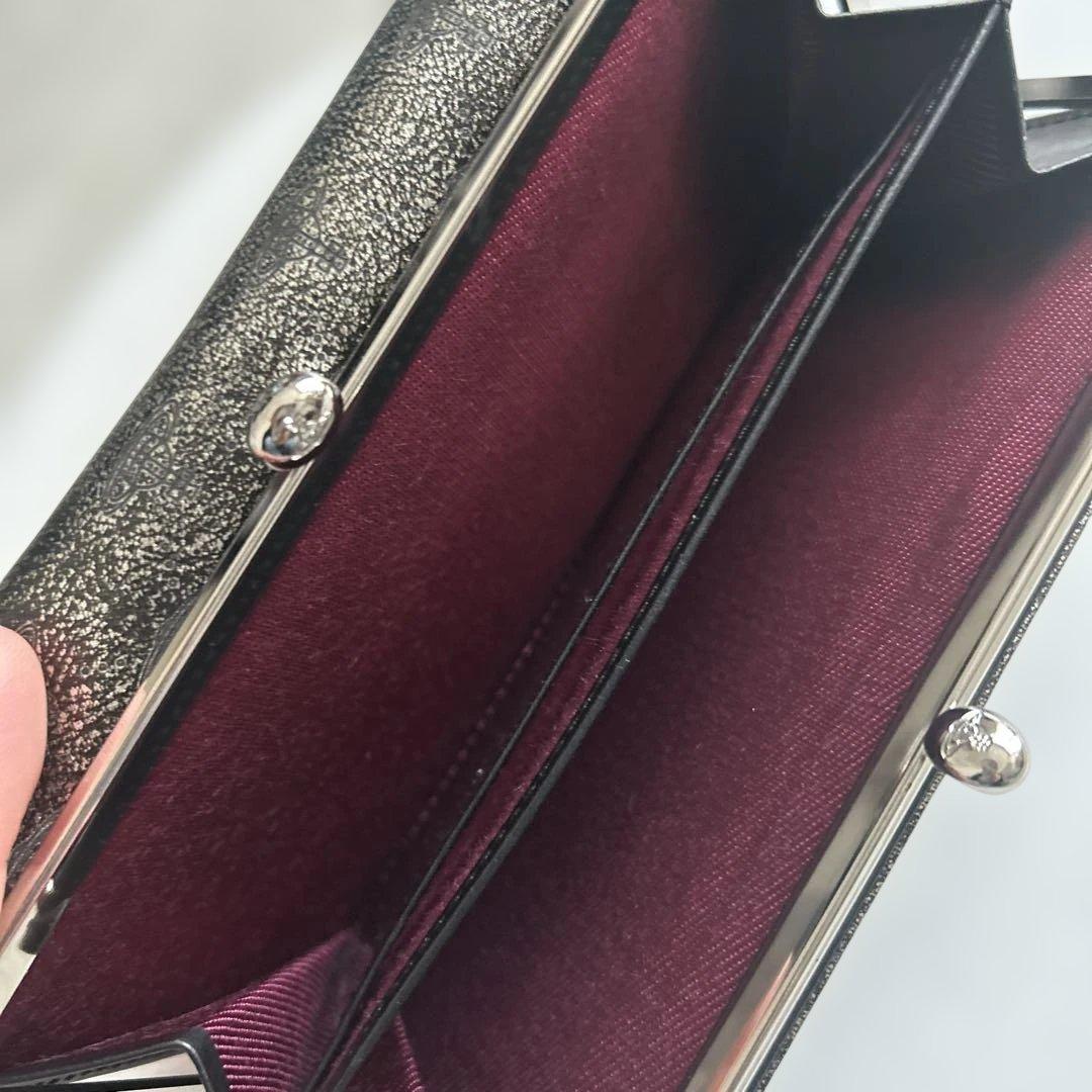 Vivienne Westwoodエンボス加工 長財布
