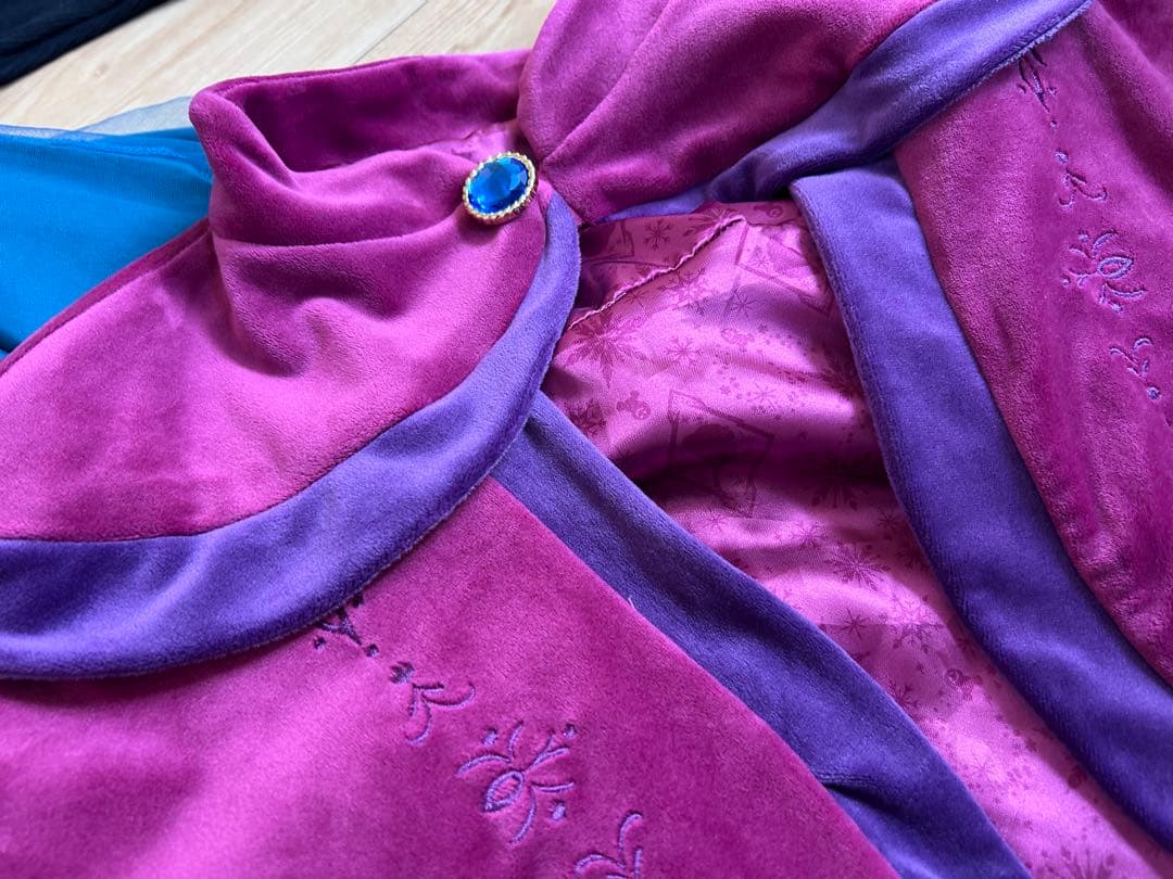 新品　リトシー　エルサ　ワンピース、ケープ、靴下セット110 しまむら　アナ雪