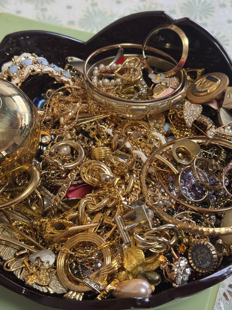 アクセサリー詰め合わせ！ボックス内のアイテムは全て販売中です。