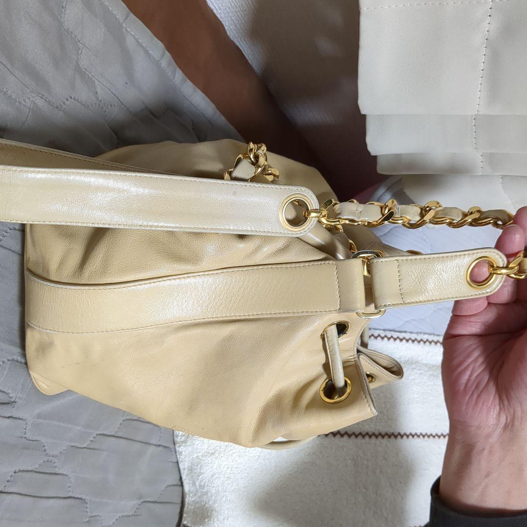 シャネル　チェーンショルダーバッグ　デカココマーク　ラムスキン　ベージュ