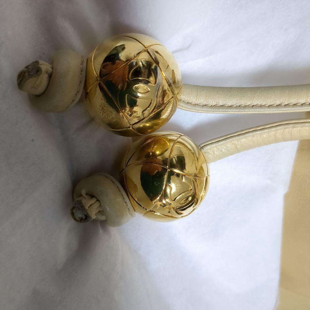 シャネル　チェーンショルダーバッグ　デカココマーク　ラムスキン　ベージュ