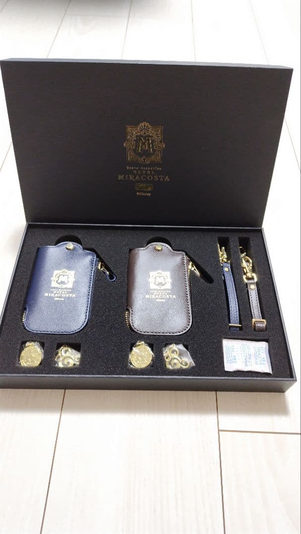 【新品未使用】ディズニー ミラコスタ スイートルーム キーケースとカップ（5個）