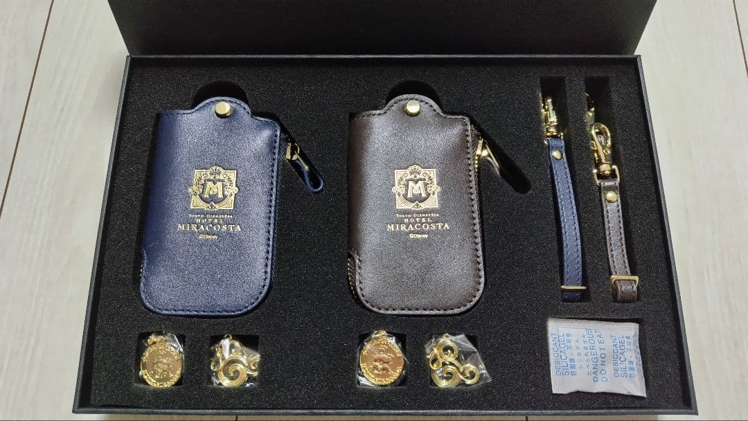 【新品未使用】ディズニー ミラコスタ スイートルーム キーケースとカップ（5個）