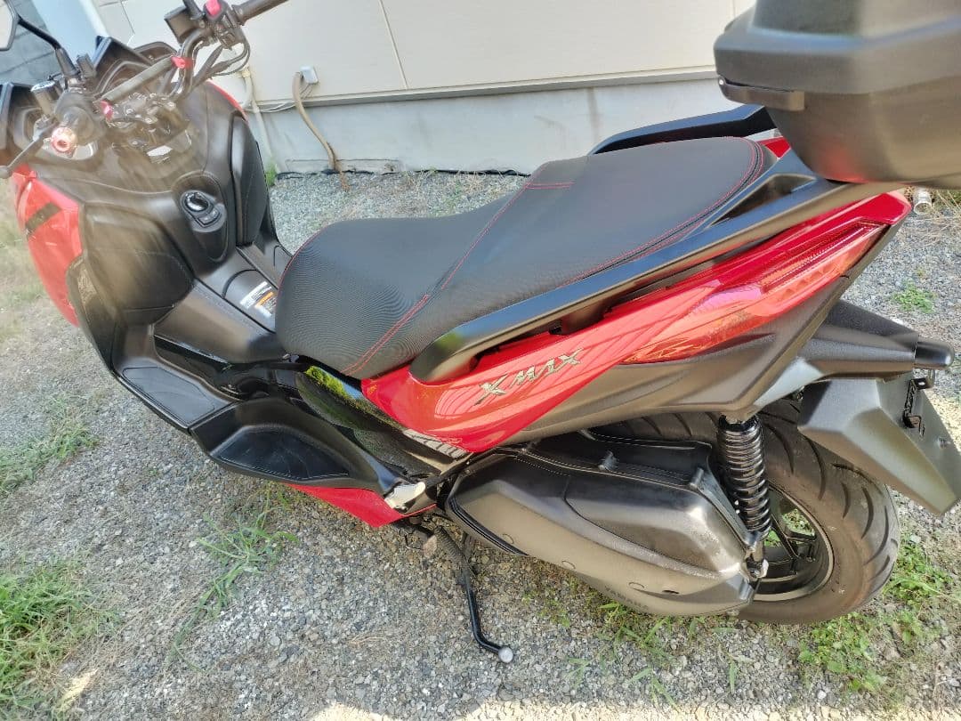 ヤマハXMAX250　赤いカウルとアシストグリップのみ