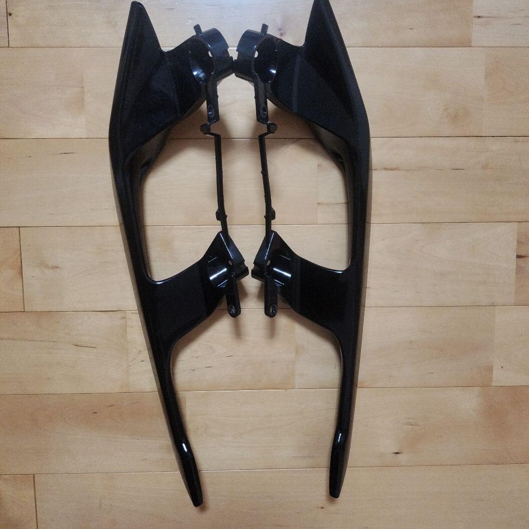 ヤマハXMAX250　赤いカウルとアシストグリップのみ