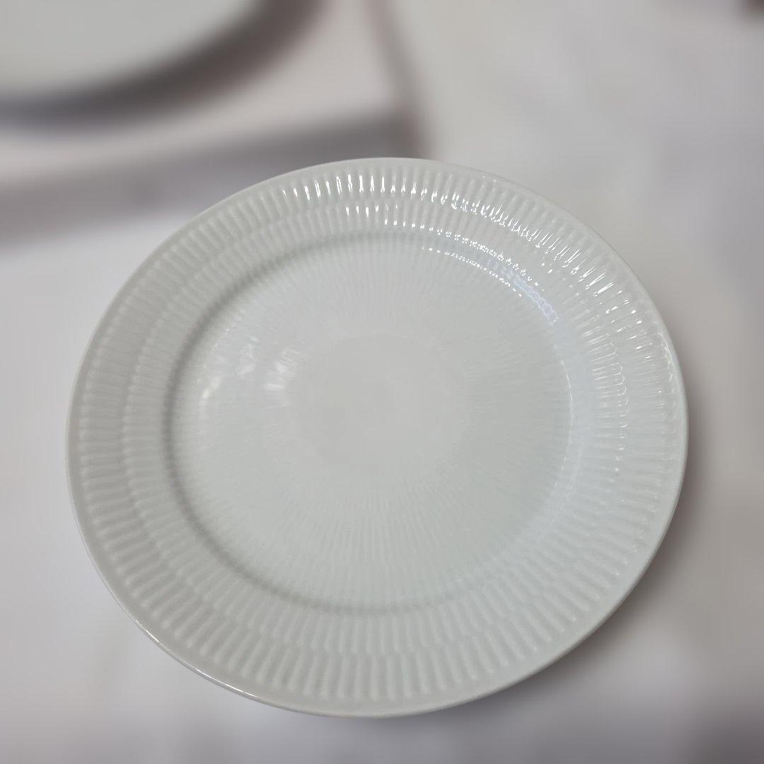 新品未使用　ロイヤルコペンハーゲン　ホワイトフルーテッド　25cmプレート　2枚