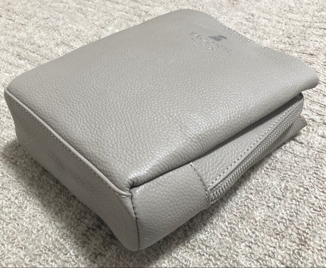 PICONE タグ付新品⭐︎牛革ショルダーバッグ★ハンカチ付き★グレー　本革