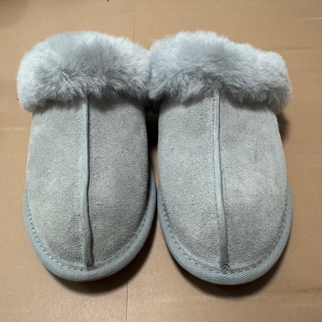 【ほぼ未使用】UGG グレー ファー付きスリッパ