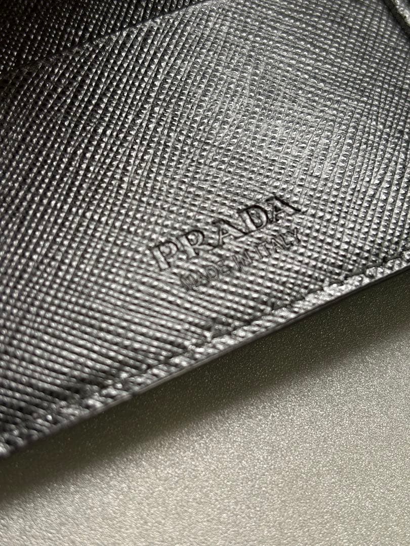 PRADA マネークリップ付サフィアーノトライアングル財布<No.488>