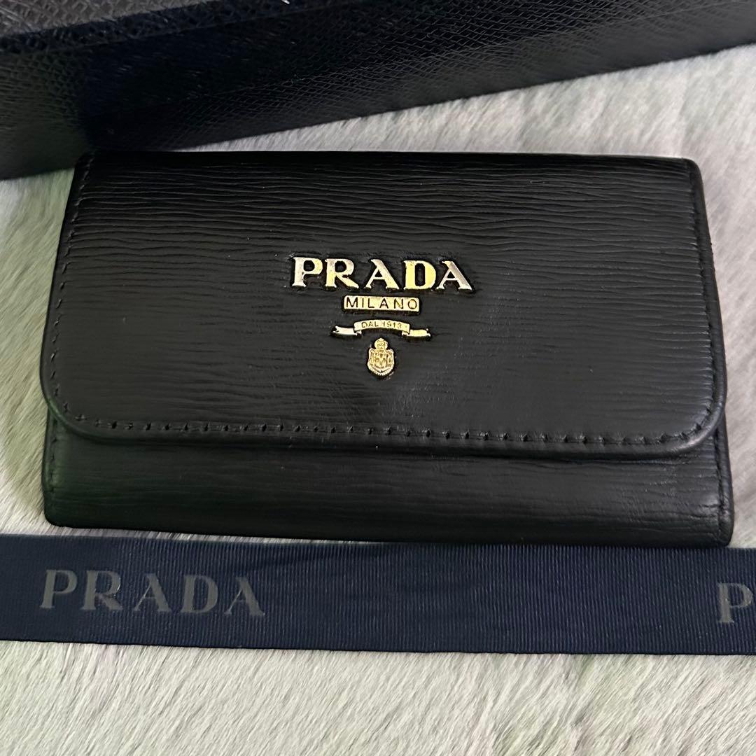 PRADA プラダ　キーケース　６連　ゴールドロゴ　ブラック