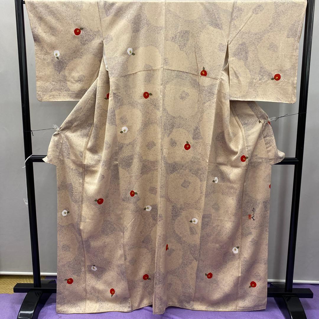 BY5405 椿　小紋　着物　正絹　おしゃれ着　ピンクベージュ　灰