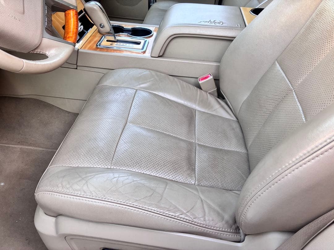 m*i様 Lincoln Navigator ゴールド SUV 5ドア