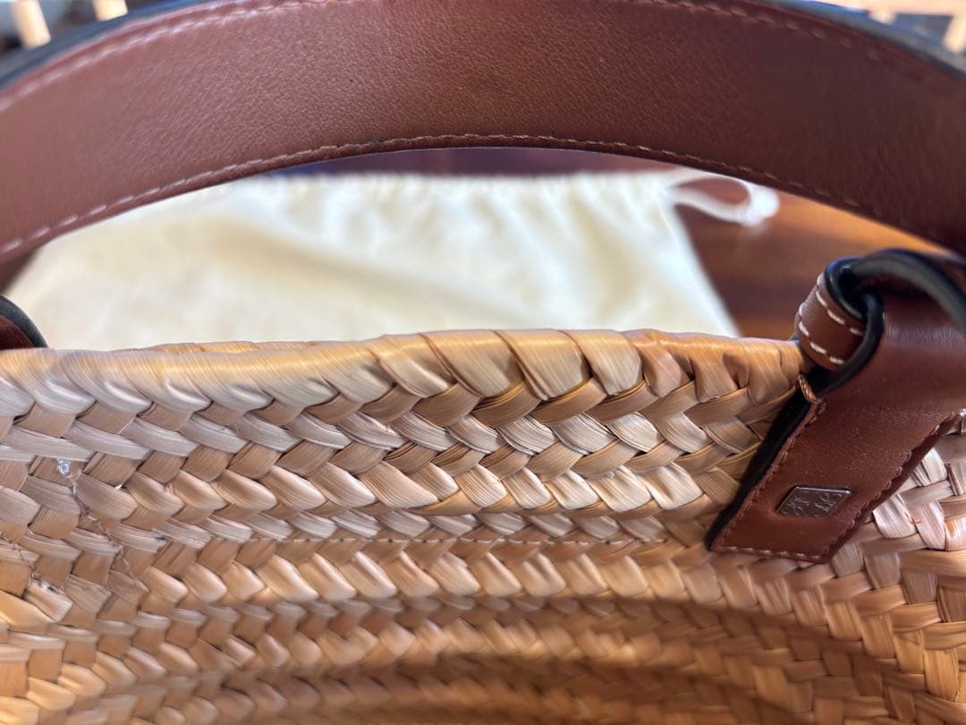 LOEWE バスケットバックスモール　品番327 02NS93