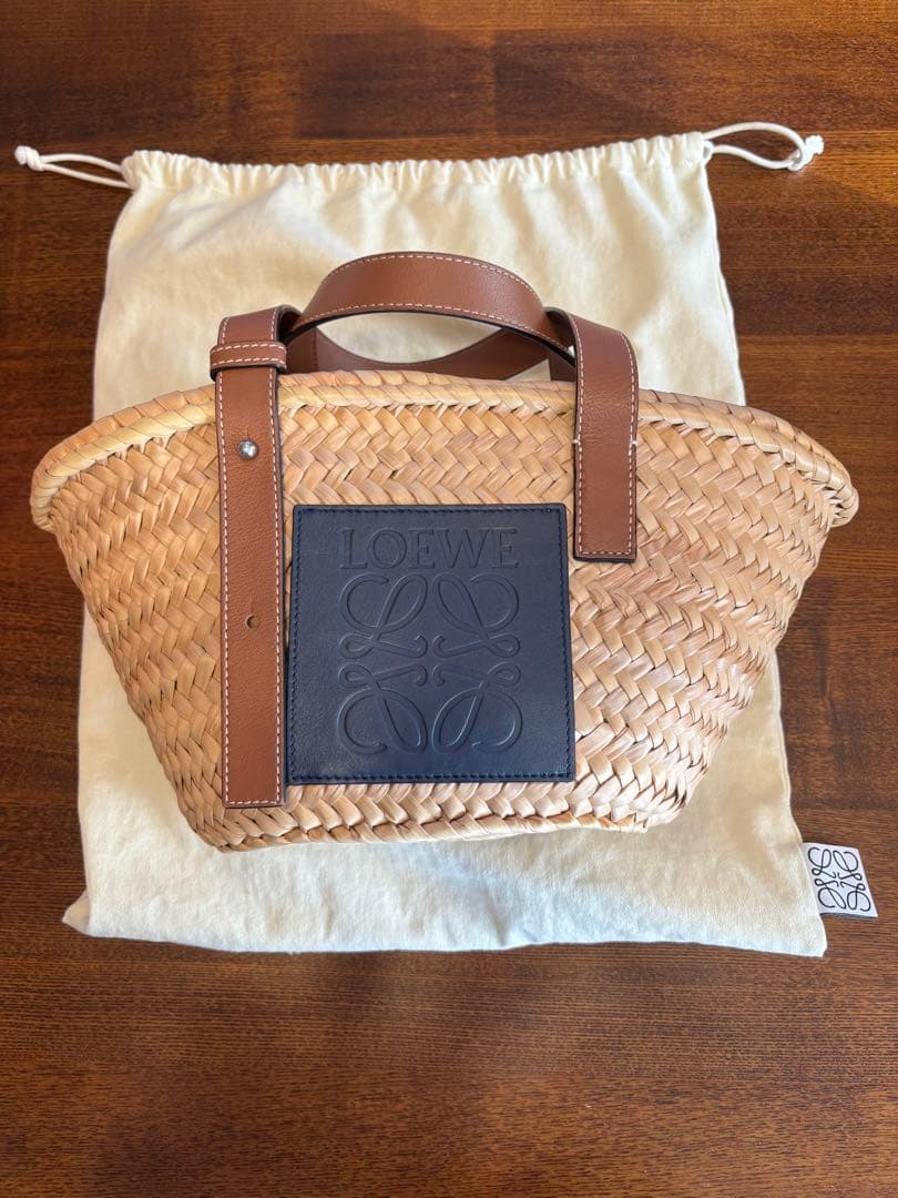 LOEWE バスケットバックスモール　品番327 02NS93