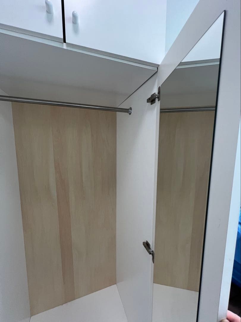 すーホワイト収納キャビネット ハンガーバー・ミラー付き