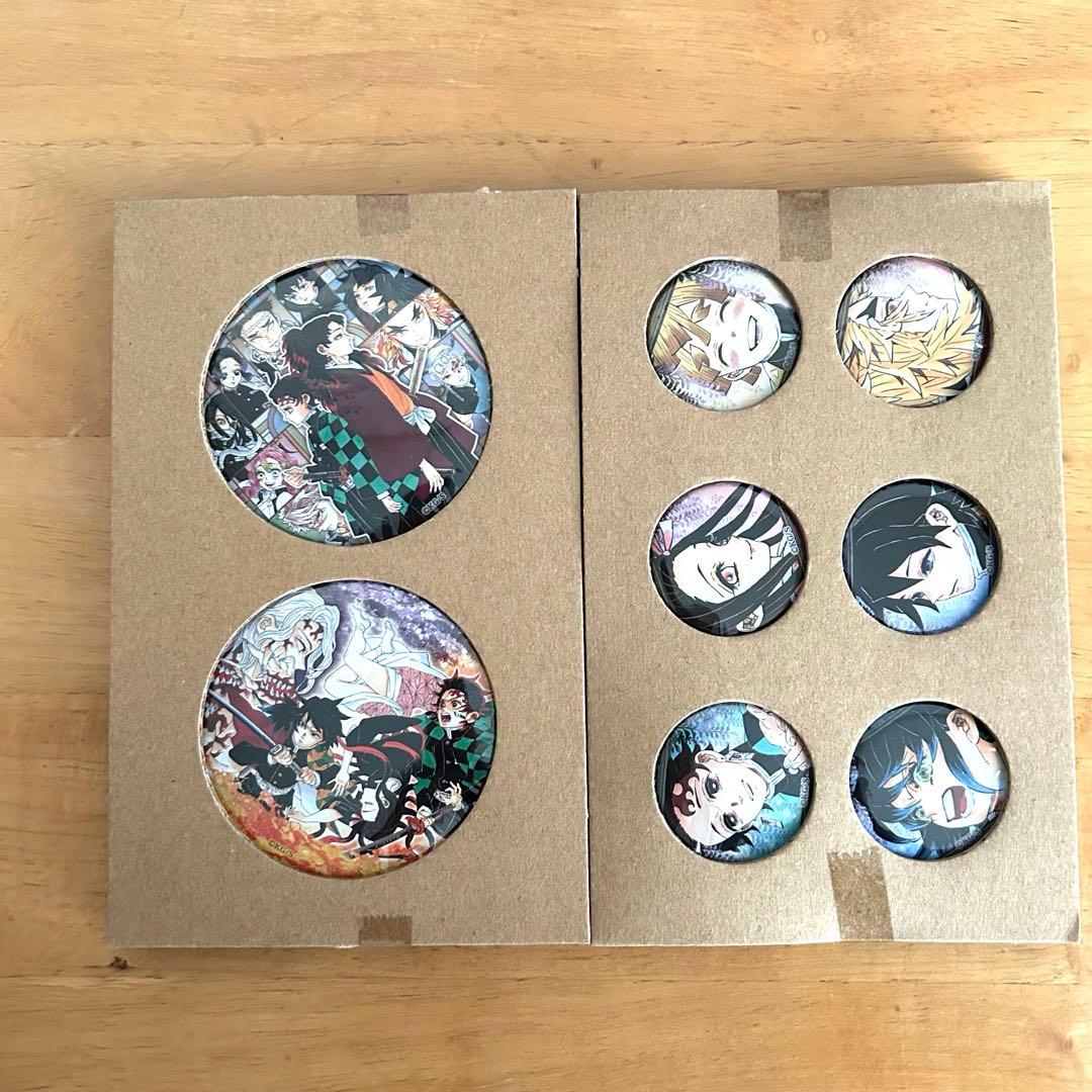 鬼滅の刃 全23巻セット + 特別冊子2冊＋缶バッジ