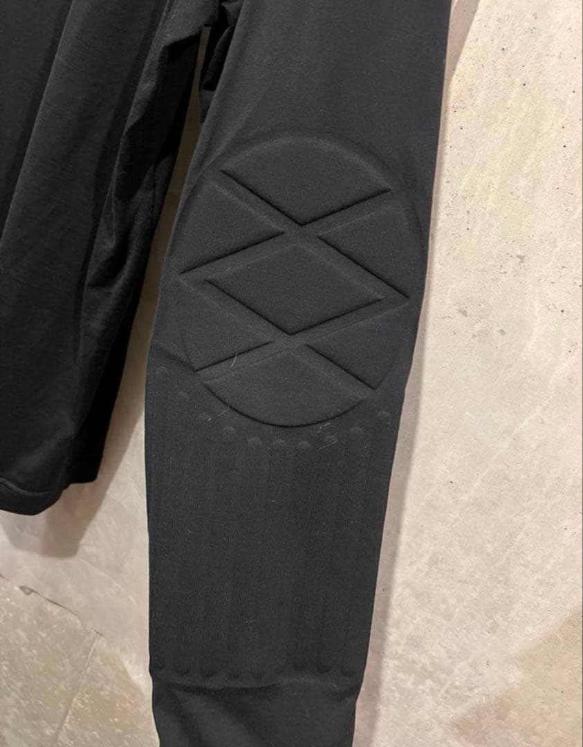 【BOTTEGA VENETA】黒 長袖カットソー 肘パッド付き