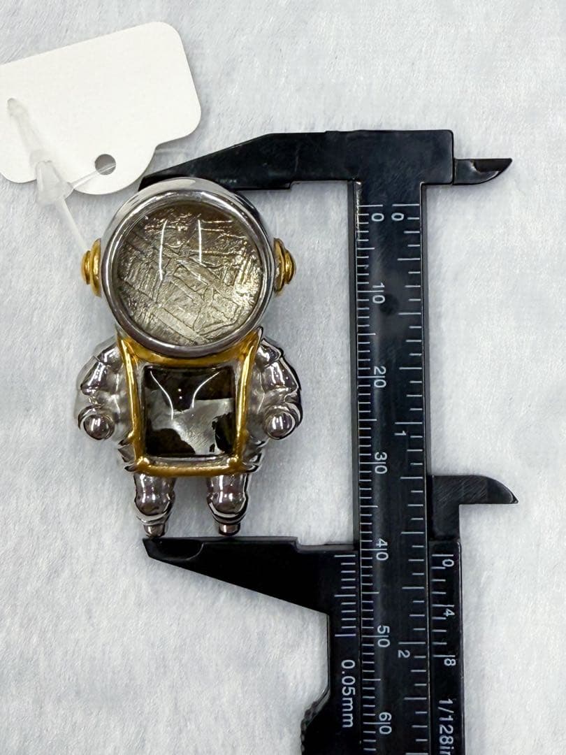 【新品未使用】ムオニナルスタ隕石　ギベオン　ペンダント　宇宙飛行士