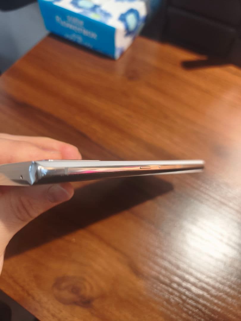 arrows NX9 F-52A ホワイト 128GB