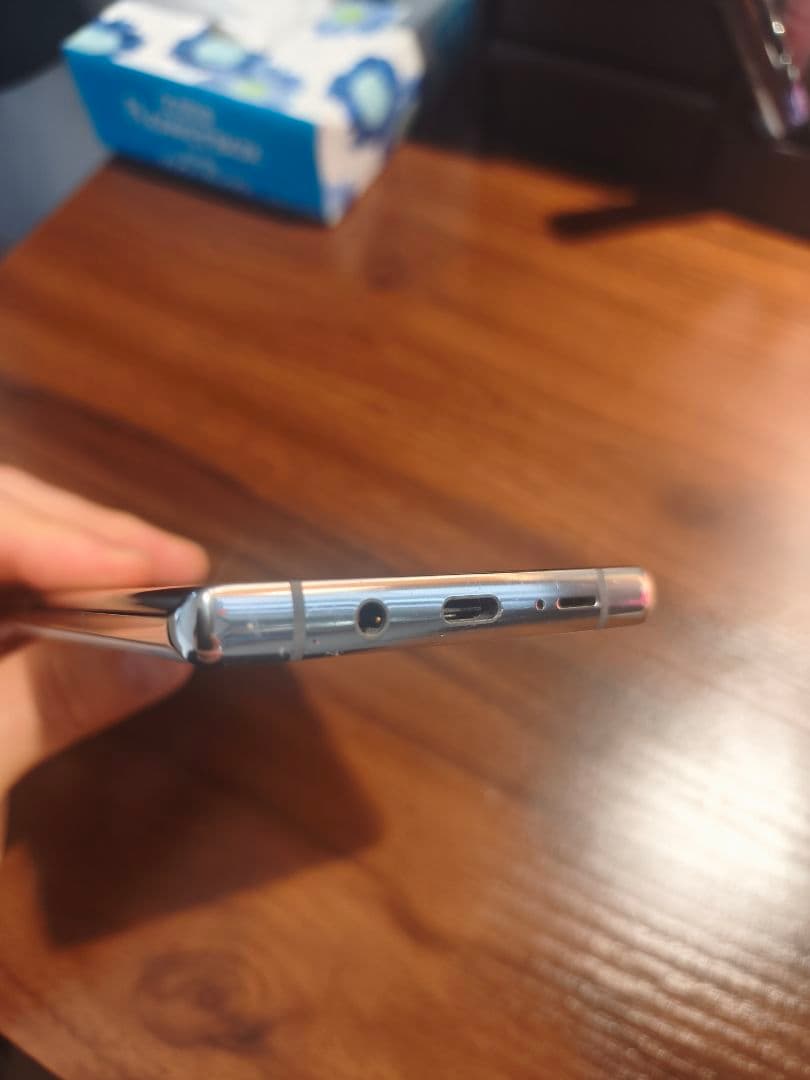 arrows NX9 F-52A ホワイト 128GB