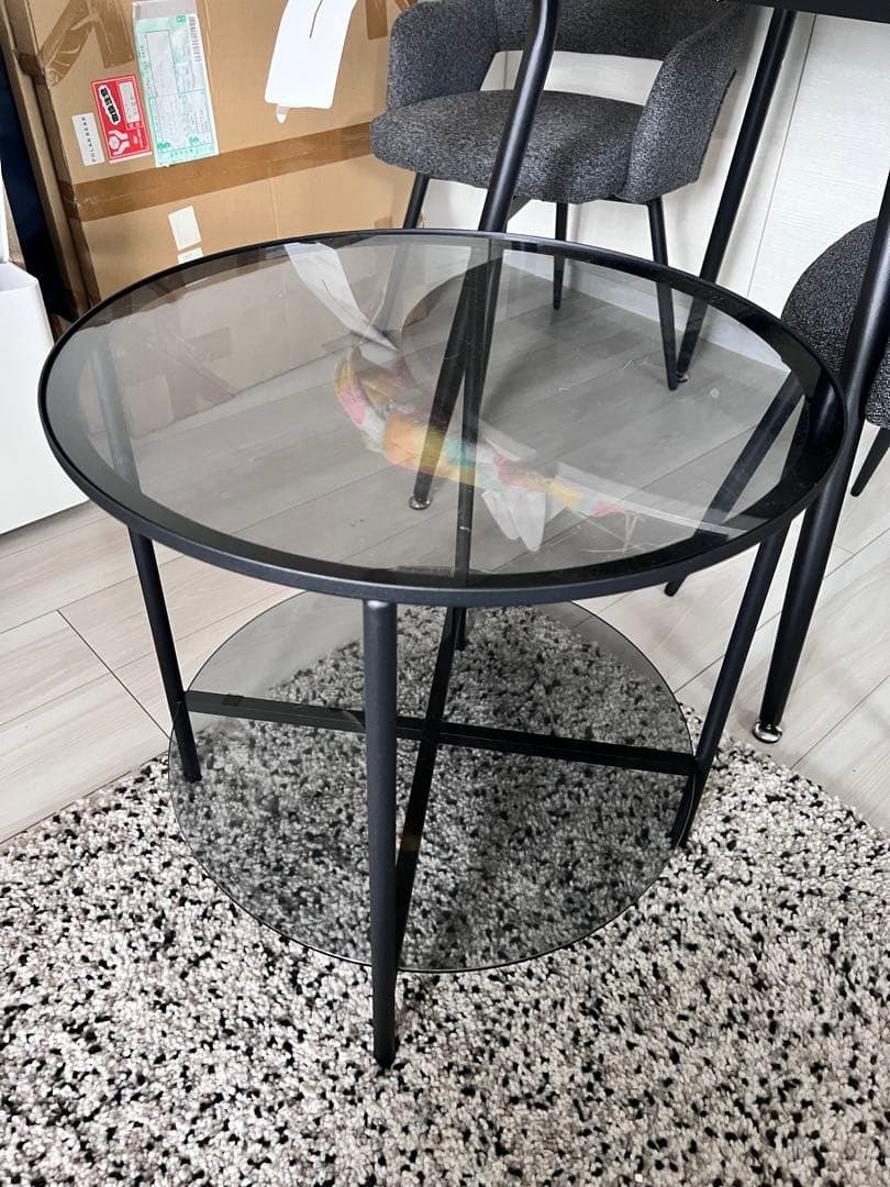 【モデルルーム使用美品】ガラス天板のサイドテーブル