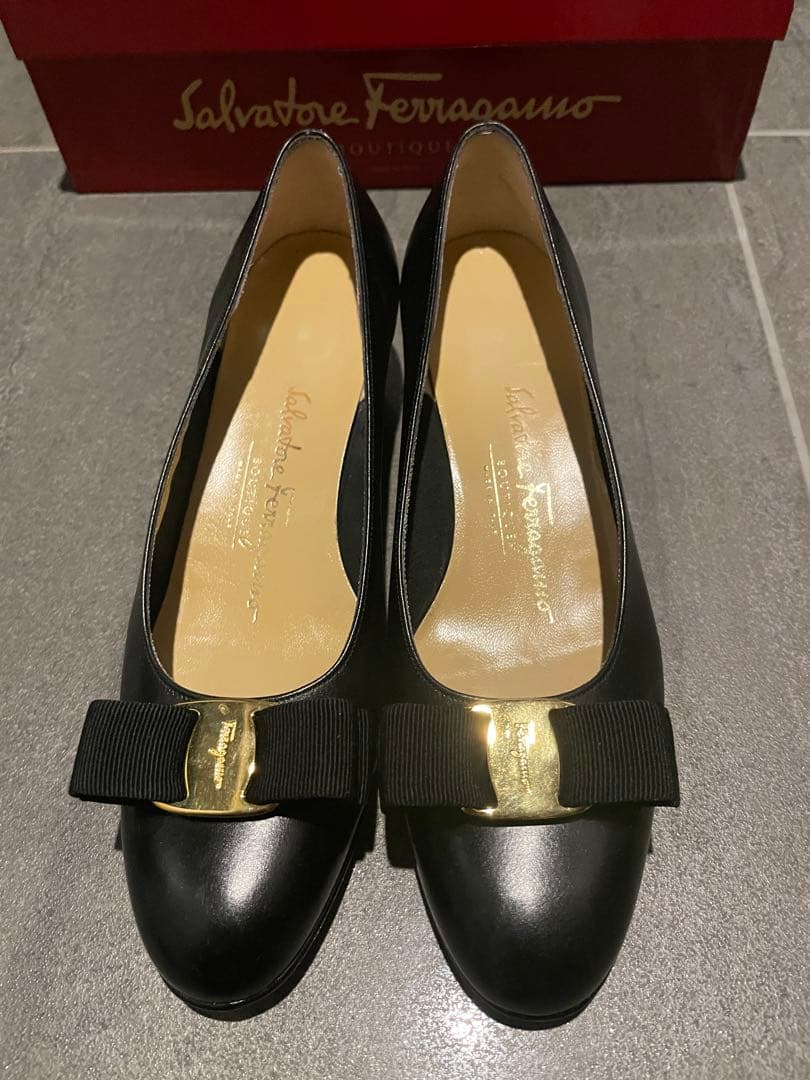 【美品】Salvatore Ferragamo 24.５センチ