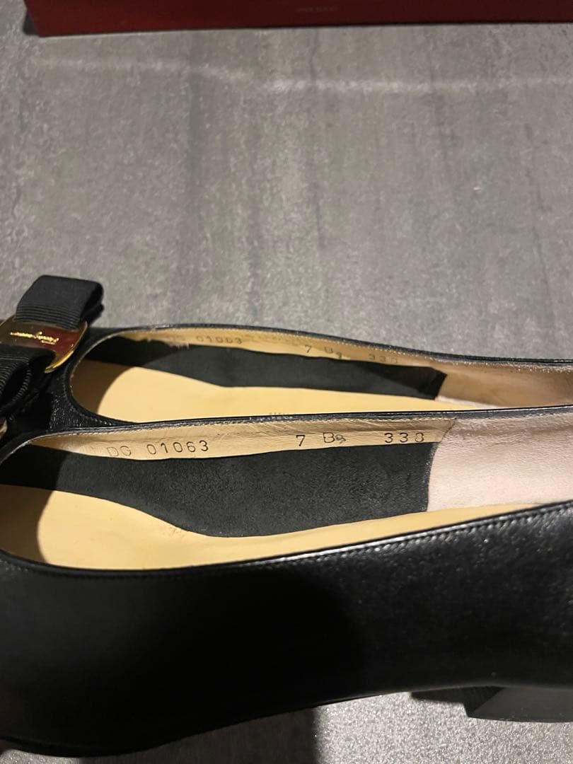 【美品】Salvatore Ferragamo 24.５センチ