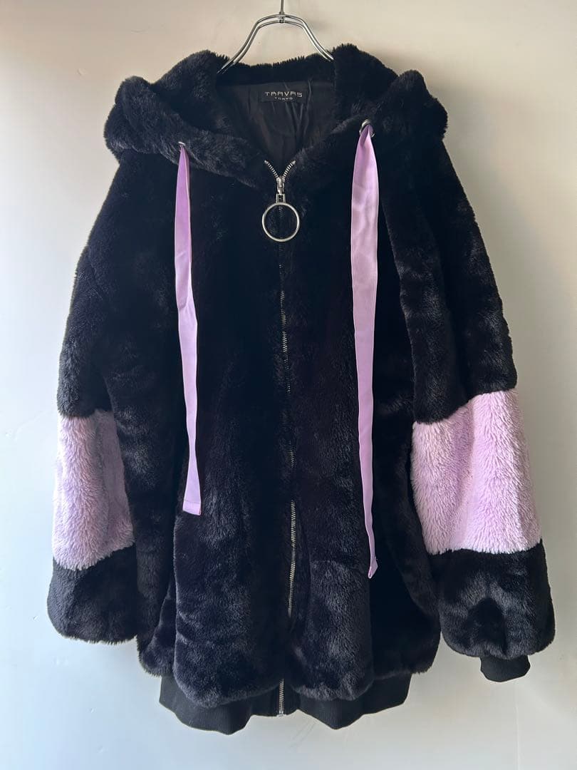 TRAVAS TOKYO ドリップロゴ フェイクファー ハイネックパーカー地雷系